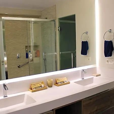 Hotel Fantastic 2 Minutes Walk From The